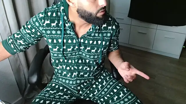 Snapshot of Milo9210 chatting on 16, 10, 2025 Milo9210 online show from 16, 10, 2025