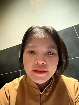 Snapshot of Bella_7777 chatting on 27, 10, 2025 Bella 7777 online show from 27, 10, 2025