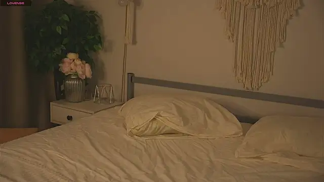 Lu  Lane online show from 17, 9, 2025