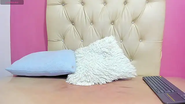 Lucia Spear online show from 27, 11, 2025