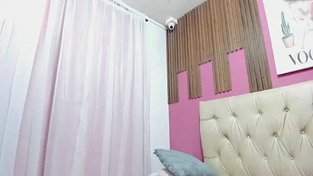 Lucia Spear online show from 5, 11, 2025