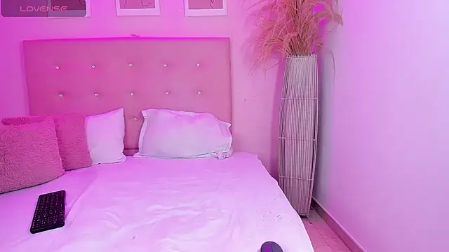 Snapshot of ANNIE_DOLCE_ chatting on 5, 2, 2026 ANNIE DOLCE online show from 5, 2, 2026