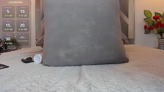 Hanna Cornee  online show from 31, 10, 2025