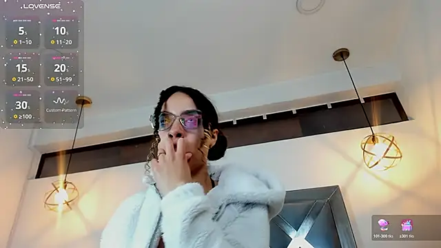 Hanna Cornee  online show from 26, 11, 2025