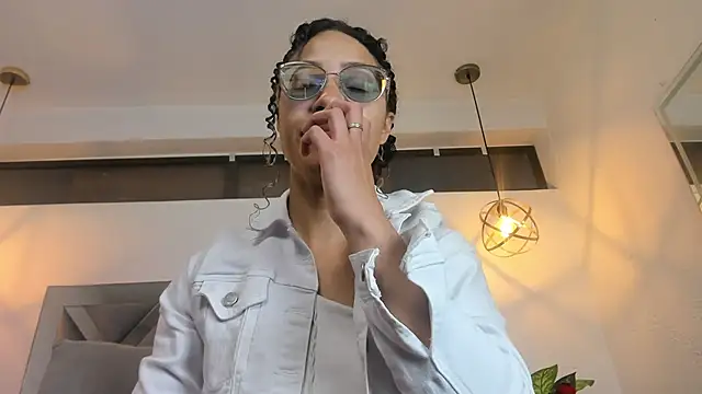 Hanna Cornee  online show from 14, 12, 2025