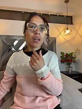 Hanna Cornee  online show from 11, 11, 2025