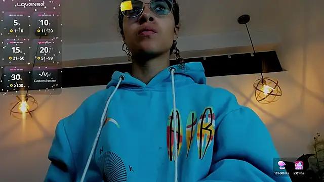 Hanna Cornee  online show from 4, 12, 2025