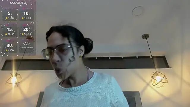 Hanna Cornee  online show from 12, 11, 2025