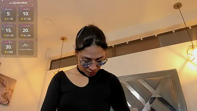 Hanna Cornee  online show from 6, 11, 2025