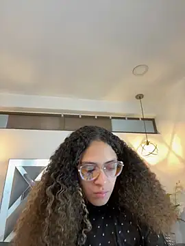 Hanna Cornee  online show from 8, 11, 2025