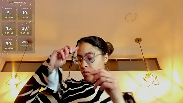 Hanna Cornee  online show from 13, 11, 2025