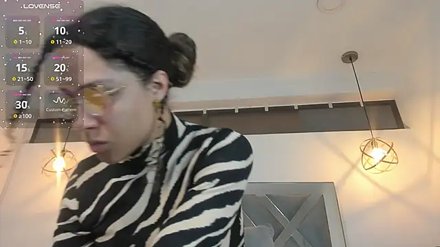 Hanna Cornee  online show from 21, 11, 2025