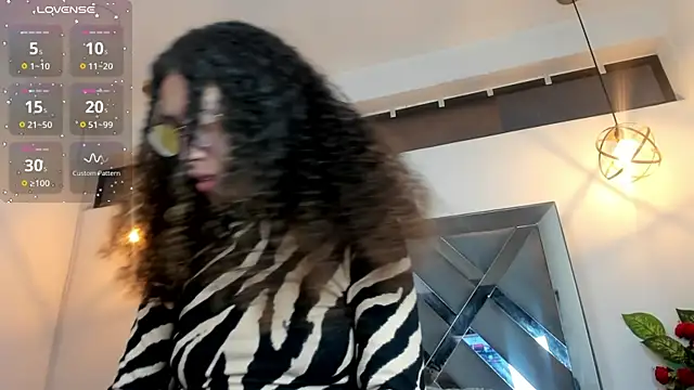 Hanna Cornee  online show from 1, 12, 2025