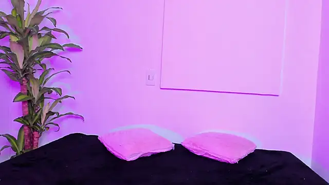 Snapshot of MacarenaSmith chatting on 20, 11, 2025 MacarenaSmith online show from 20, 11, 2025