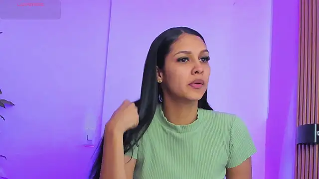 Snapshot of MacarenaSmith chatting on 25, 11, 2025 MacarenaSmith online show from 25, 11, 2025