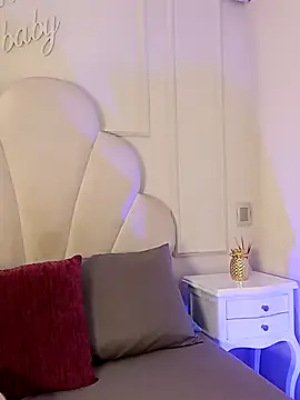 Kaylachannell online show from 22, 11, 2025