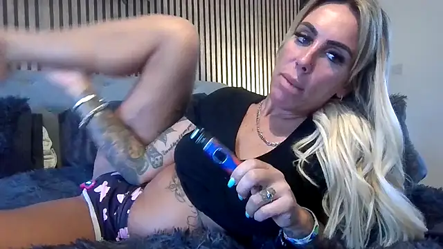 poppyinga1 online show from 10, 10, 2025