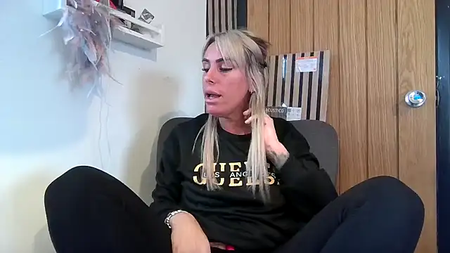 poppyinga1 online show from 4, 3, 2026