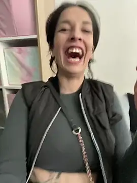 Piggiteablacktea online show from 17, 4, 2026