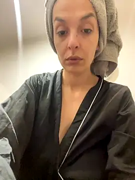 Piggiteablacktea online show from 5, 11, 2025