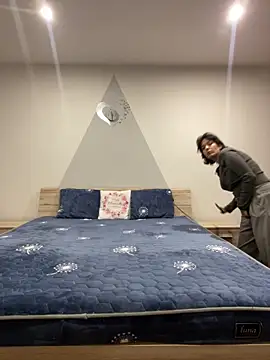 Piggiteablacktea online show from 19, 12, 2025