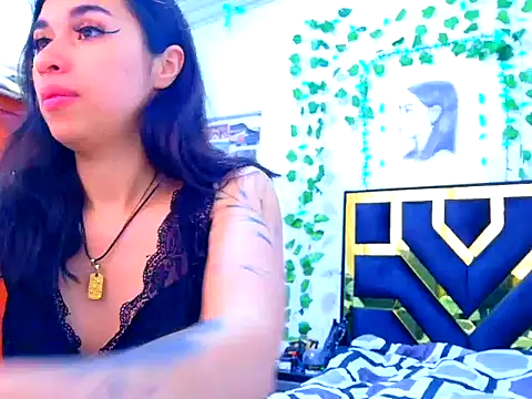 lucywhite13 online show from 23, 9, 2025