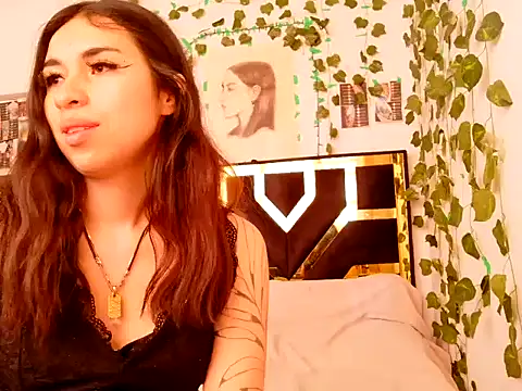 lucywhite13 online show from 21, 10, 2025