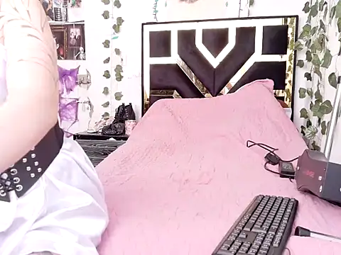 lucywhite13 online show from 6, 11, 2025