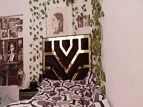 lucywhite13 online show from 17, 9, 2025