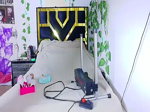 lucywhite13 online show from 19, 10, 2025