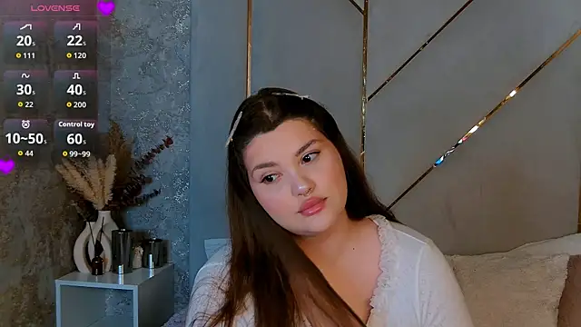EmilyHyde online show from 11, 7, 2026