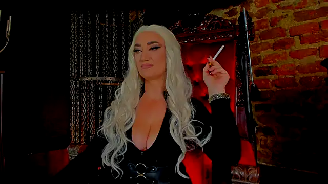 Snapshot of FinDomMya chatting on 21, 11, 2025 FinDomMya online show from 21, 11, 2025