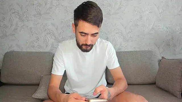 sophywhisper online show from 22, 9, 2025