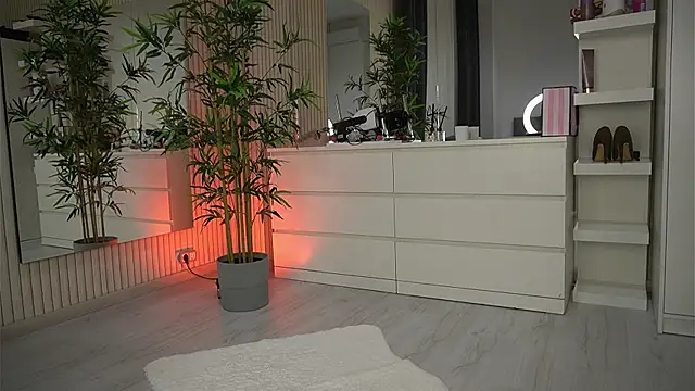 EmmaBlanco online show from 8, 4, 2026