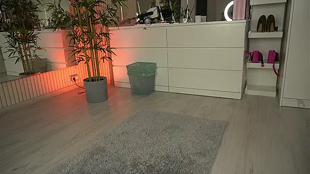 EmmaBlanco online show from 4, 4, 2026