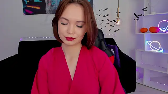 KiraHolli online show from 2, 11, 2025