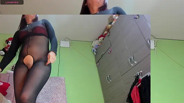 hot Dariana pantyhose online show from 23, 11, 2025