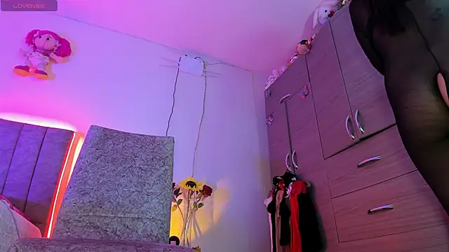 hot Dariana pantyhose online show from 5, 4, 2026