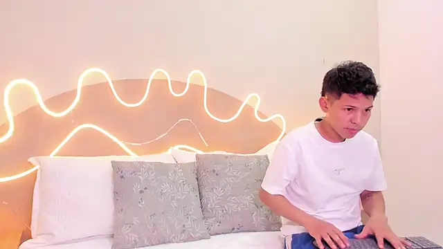 Snapshot of Enrrixxx_ chatting on 5, 11, 2025 Enrrixxx online show from 5, 11, 2025