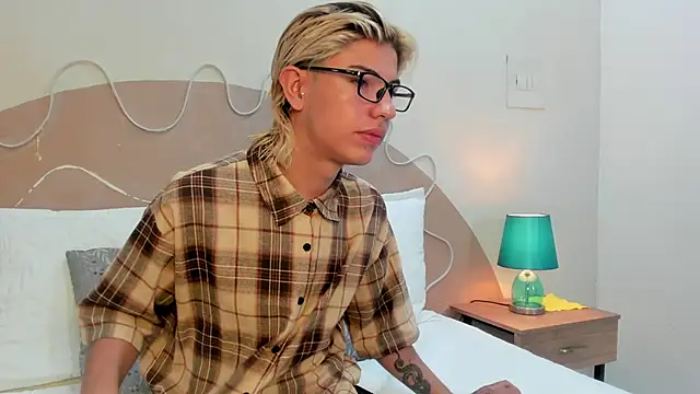 Snapshot of Enrrixxx_ chatting on 23, 11, 2025 Enrrixxx online show from 23, 11, 2025