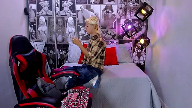 Snapshot of Enrrixxx_ chatting on 11, 10, 2025 Enrrixxx online show from 11, 10, 2025