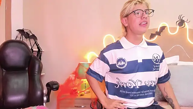 Snapshot of Enrrixxx_ chatting on 24, 10, 2025 Enrrixxx online show from 24, 10, 2025