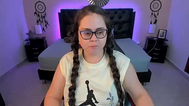 LolaVillalobos online show from 10, 3, 2026