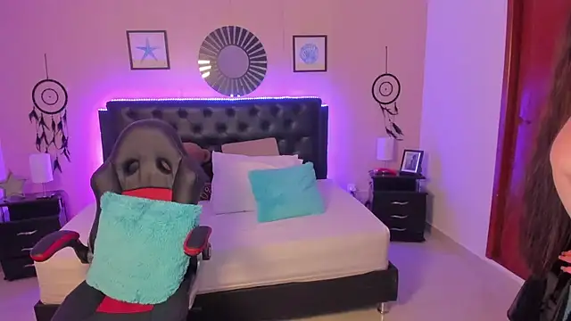 LolaVillalobos online show from 7, 2, 2026