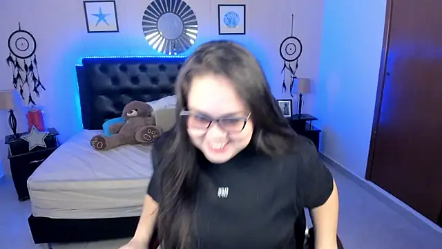 LolaVillalobos online show from 8, 5, 2026