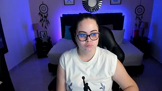 LolaVillalobos online show from 13, 5, 2026