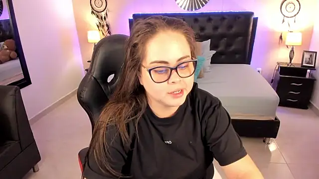 LolaVillalobos online show from 6, 5, 2026