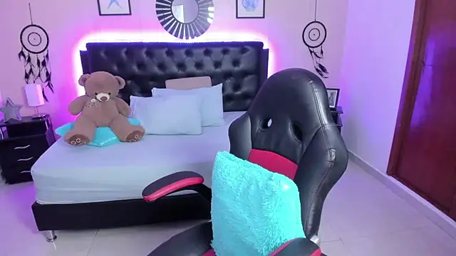 LolaVillalobos online show from 3, 3, 2026