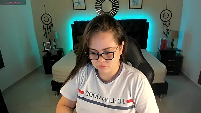 LolaVillalobos online show from 2, 6, 2026