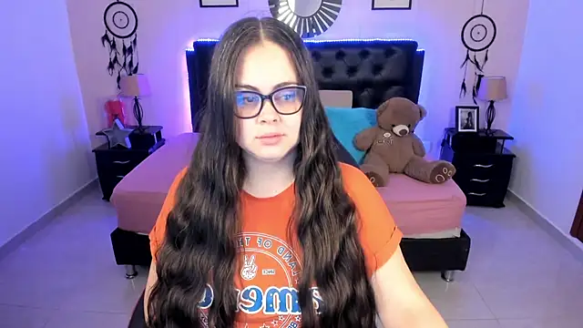 LolaVillalobos online show from 28, 4, 2026